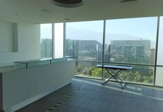 Excelente Oficina Ubicada En Nueva Las Condes