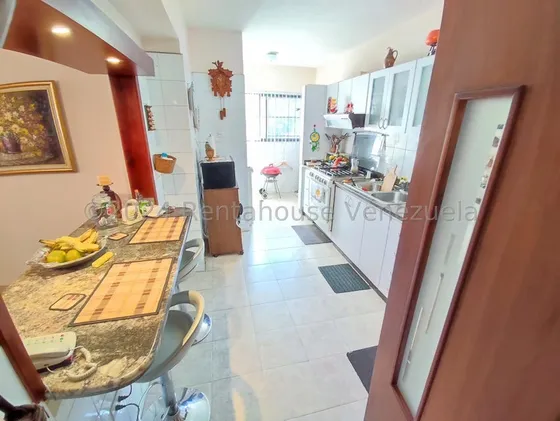 Buscas Un Apartamento Hermoso ,amplio Y Amoblado ? Rentahouse Tiene Para Ti Bello Apartamento De 135 M2 Con Vista Totalmente Panorámica De La Ciudad De Valencia , Cuenta Con Amplios Espacios