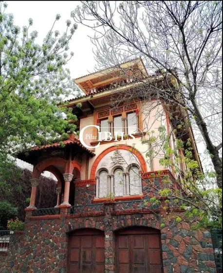 Excelente Casa En Venta O Alquiler  En Pocitos , Con Muchos Ambientes Y Arquitectura Única