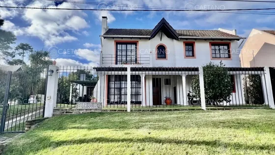 Casa En Venta 3 Dormitorios Pinares