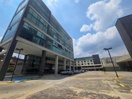 En Venta Consultorio Médico, C.c Concepto La Granja Planta 100%. Cod A 277914.