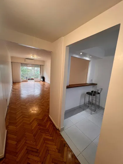 Departamento En  Alquiler De 4 Ambientes Con Dependencia, Balcón, Refaccionado A Nuevo