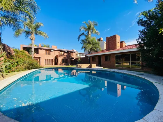 Villa Centenario Mts Av. Rafael Nuñez / Casa A La Venta / 875 Mts Terr. 513 Cub