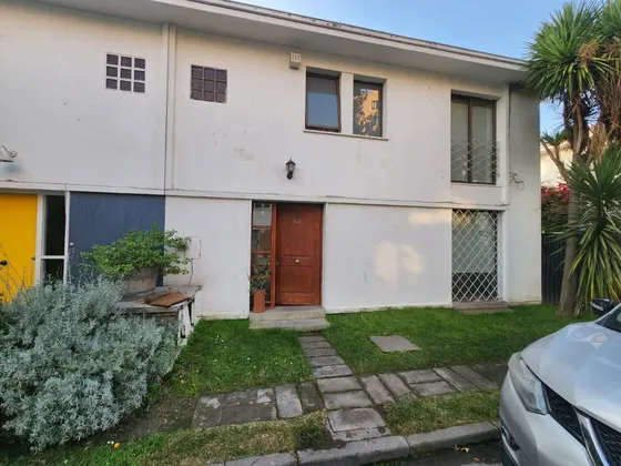 Casa En Arriendo En Pasaje Cerrado
