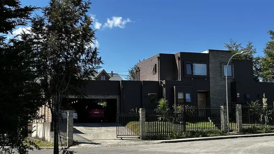 Casa En Venta De 5 Dorm. En Puerto Varas