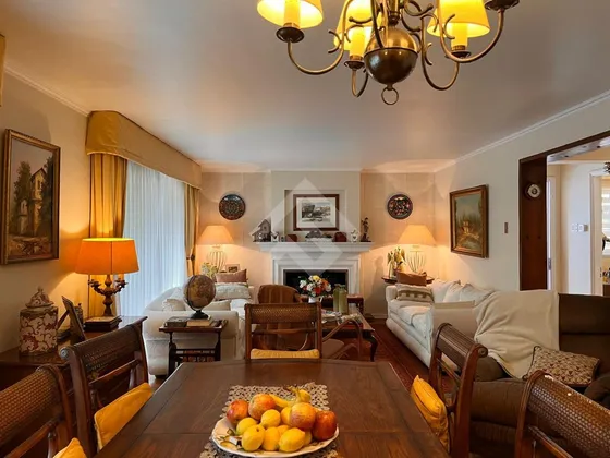 Casa En Venta De 5 Dorm. En Ñuñoa