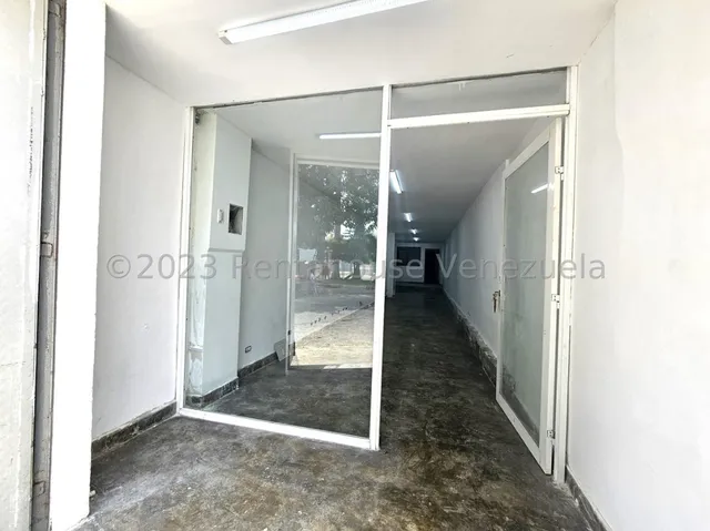 Sara Pastran Alquila Excelente Local Comercial En Nueva Segovia Al Este De Barquisimeto A Pie De Calle Código 24-4993 Sps
