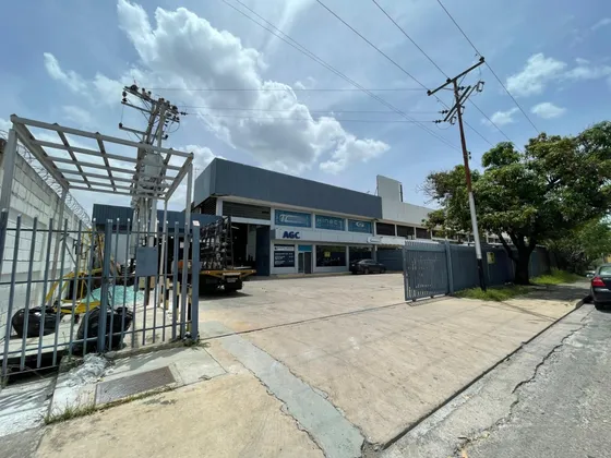  Galpón Independiente En Venta! Ubicado En Parque Comercio Industrial Castillito, San Diego.