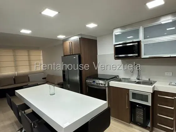 Apartamento En Alquiler Los Naranjos Humboldt 26-15895 Ac