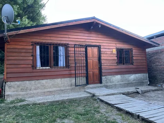 Venta Casa De 2 Dormitorios, Radio Urbano En San Carlos De Bariloche