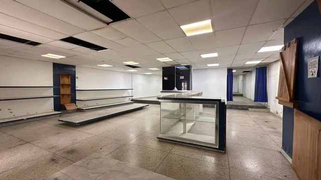 Mml Venta De Local Comercial En Valencia, Ubicado En Av. Bolívar A Pie De Calle, 180.000$ Solo Clientes