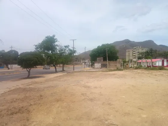 Re/max 2 Mil Vende Terreno, En Avenida Francisco Fajardo, Via El Valle, Nueva Esparta, Isla De Margarita