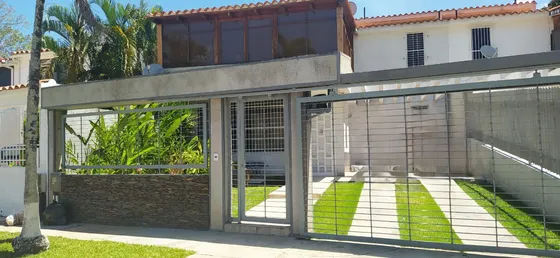 Casa En Venta Urbanizacion El Trigal Sector Las Clavellinas Valencia. St