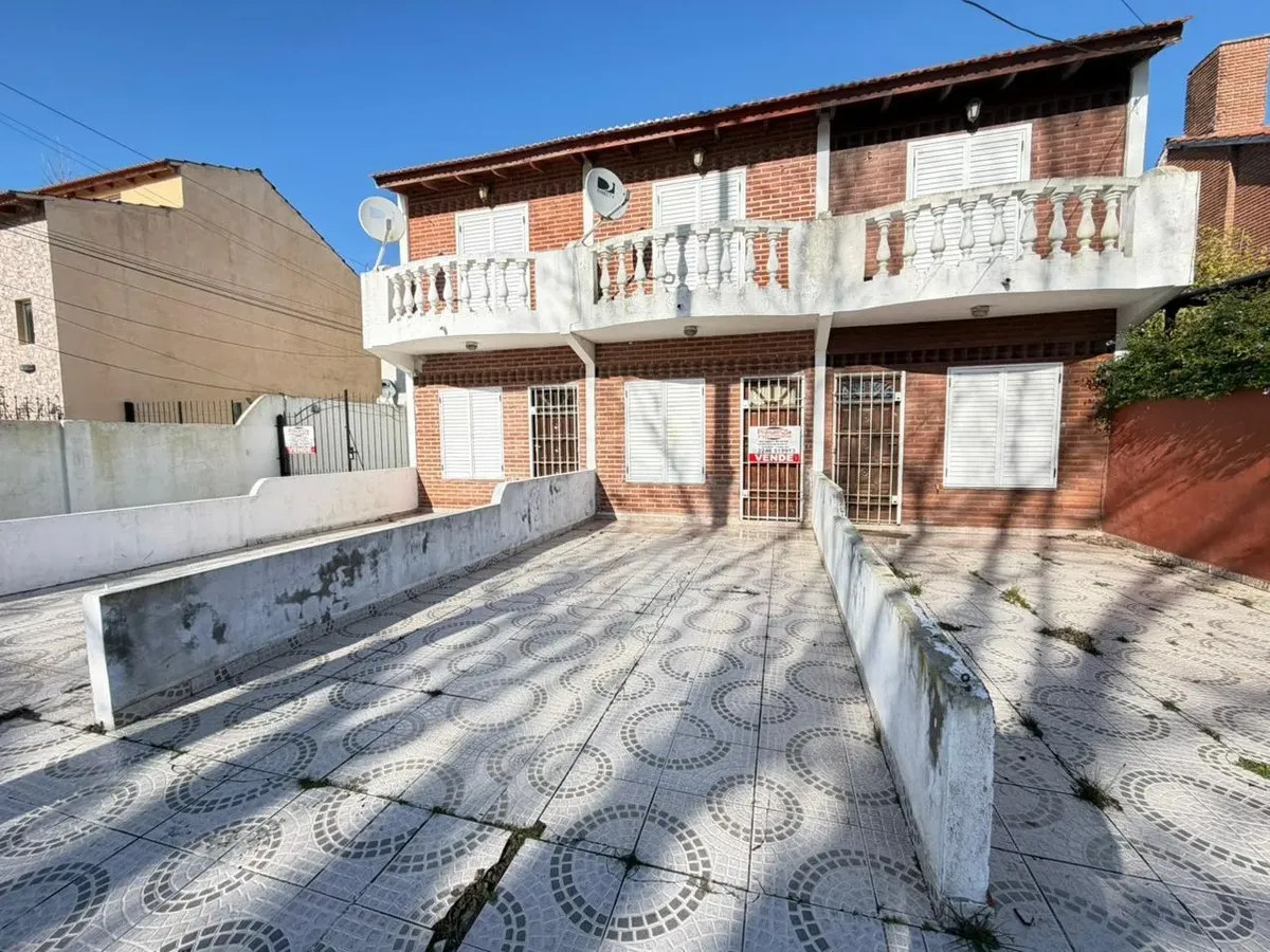 Front-Facing Triplex for Sale in Mar del Tuyú, Impeccable