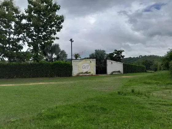 Mini Finca En Venta En La Urbanización Santa Isabel, Sector Barrera, Municipio Libertador. Esta Espectacular Propiedad Cuenta Con 5.632 M2 De Terreno, Una Casa Campestre De 200 M2  Gf