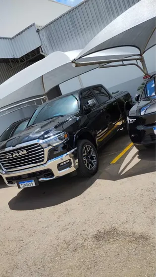 Ram Ram 1500 3.0 Laramie Cab. Dupla 4x4 Aut. 4p