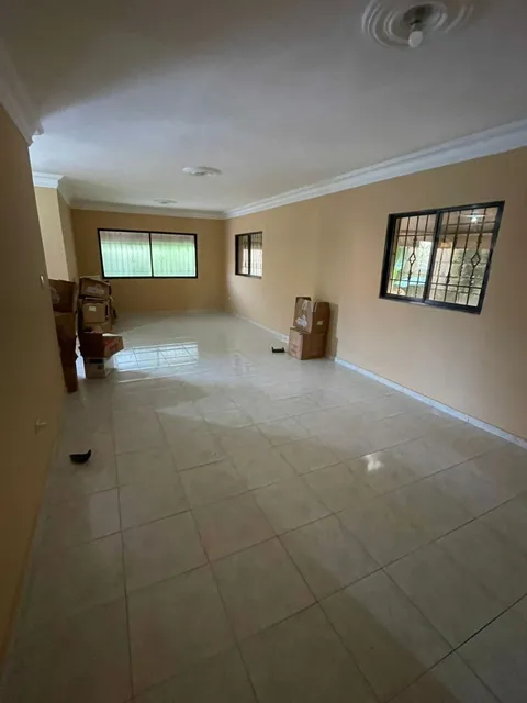 Casa En Venta En Colinas Del Oeste De 4 Habitaciones