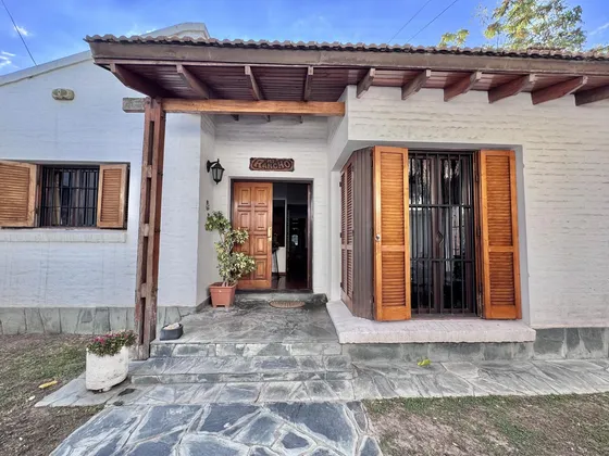 Venta Casa Con Pileta, Maipu