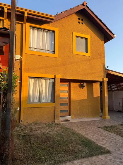 Casa En Peñaflor De 3 Dormitorios Y 3 Baños