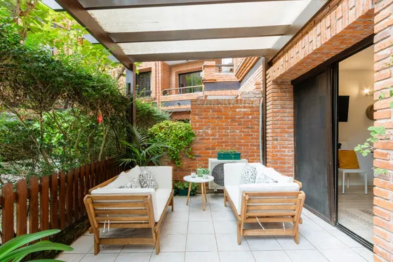 Vende Apartamento En Punto Estratégico Cerca De Todo, Hermosa Planta Baja, Con Amplia Terraza Para Disfrutar Tanto En Verano Como En Invierno. En Ville Le Parc.