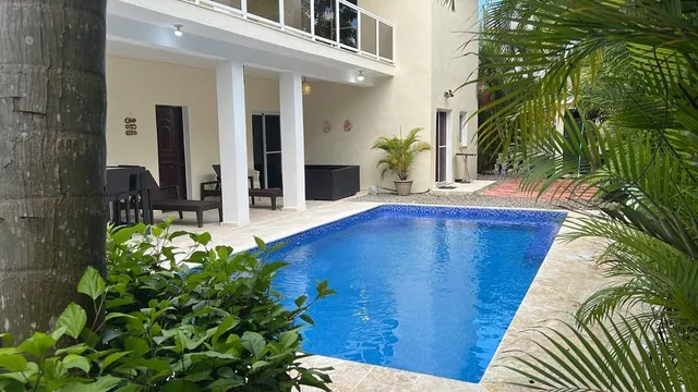 Hermosa Casa Con Piscina En Residential En Boca Chica 