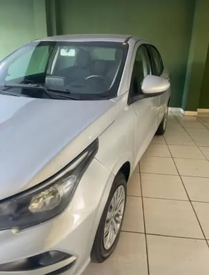 Fiat Cronos 1.0 Drive Flex 4p