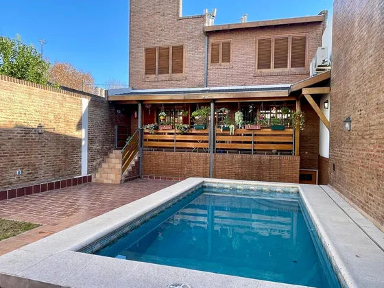 Venta Casa En Villa Saenz Peña A 12 Cuadras General Paz, Pileta Quincho 6 Ambientes