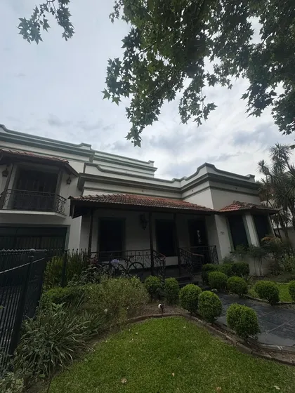 Casa 8 Ambientes En Venta En Adrogue
