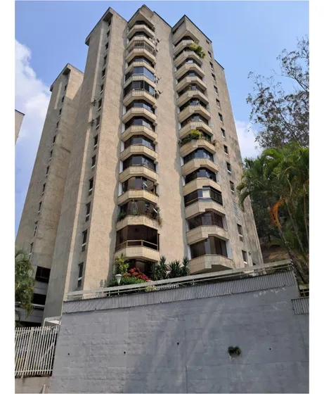 Vendo Apto. 200 M2 4h/3b/2p Urb. Manzanares 0803