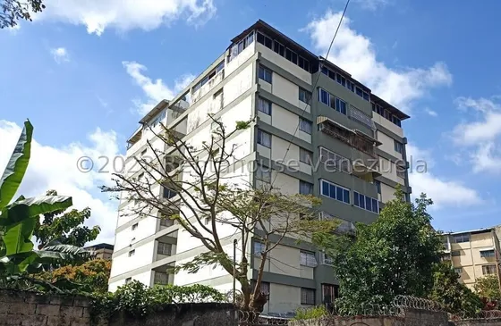 Amplio Apartamento En Venta Ubicado En Baruta Aym 23-19948