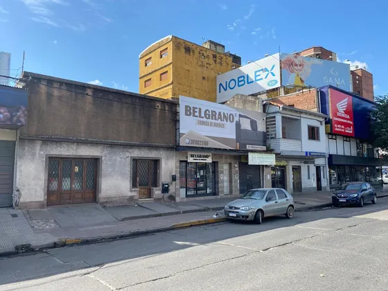 Venta Casa En Av Belgrano 1435 Potencial Comercial
