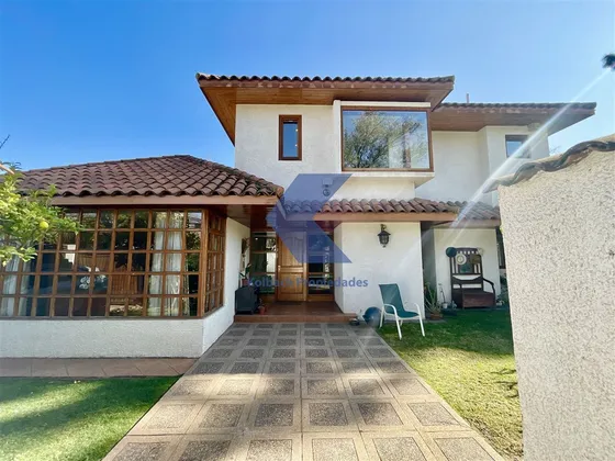 Casa En Venta De 5 Dorm. En Vitacura