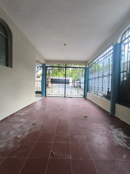 Casa De 2 Habitaciones Un Baño Patio Sala Cocina Comedor 