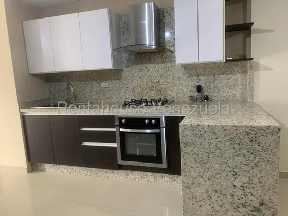 Maribel Morillo Asesor Inmobiliario De Rentahouse Vende Estupendo Townhouse; Con 2 Hab. Y 2 Baños; Piso En Porcelanato Y Cocina Moderna; Condominio Privado Con Piscina Y Cercana A La Ribereña  Lara