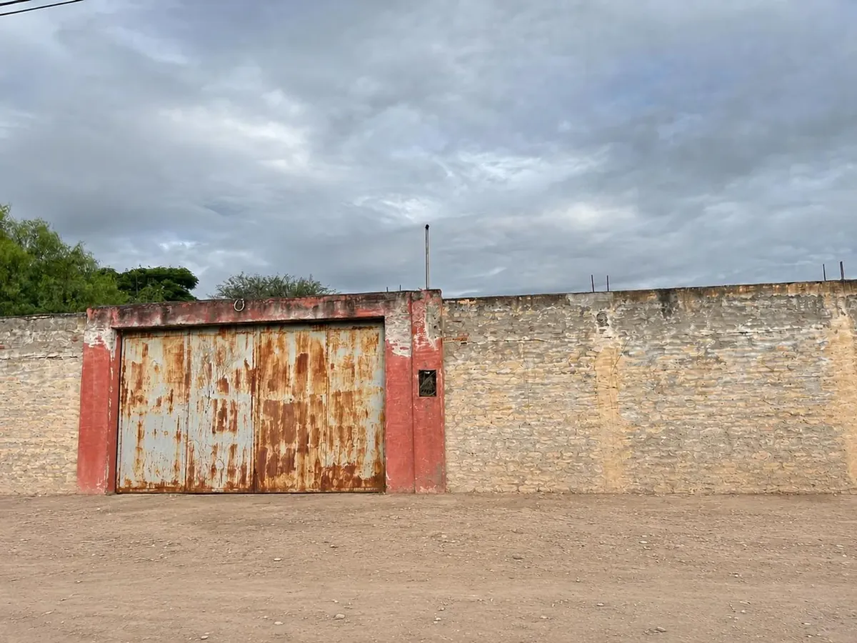 Venta De Hotel Alojamiento A Refaccionar, Zanjón.