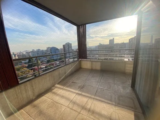 Departamento En Venta De 4 Dorm.2 Estacs. Bd. En Las Condes