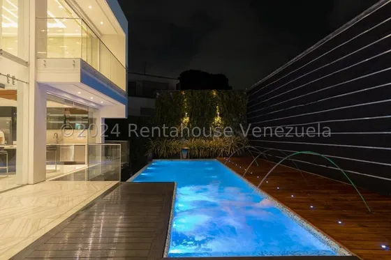 Casa (3 Niveles  / De Revista   / Remodelada ) Venta La Floresta Mls-24-14827