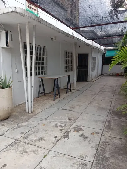 Clientes Directos.luze Se Ofrece Casa En Venta A Remodelar Av Bolívar Norte De Valencia.con Alto Poder Comercial,enclavada En Zona De Clínicas, Centros Comerciales Y Mucho Más