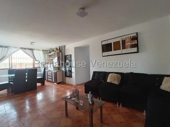 Apartamento En Venta En Ubicación Privilegiada: La Romana Maracay 25-23495 Mfc