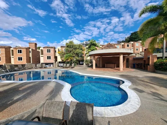 214975 Am* Venta De Townhouse En Altos De Guataparo Valencia