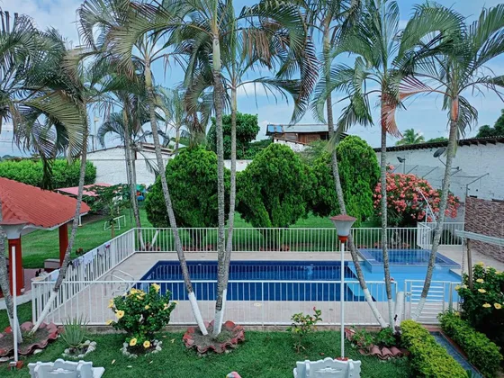 Hermosa Finca De 1.470m2 Con Piscina En Venta Santa Elena El Cerrito