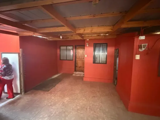 Se Vende Amplia Casa En Av, Principal De Laguna Verde