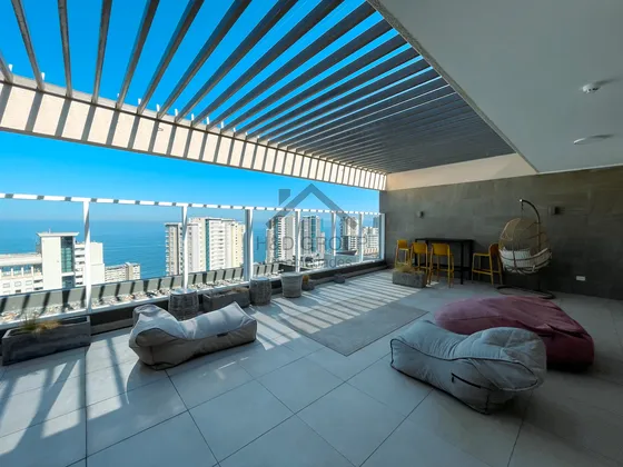 Venta De Amplio Departamento 3 Dormitorios 2 Baños Ubicado 