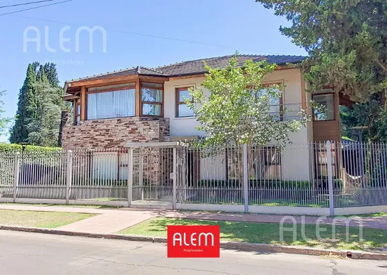 Casa En Venta En Monte Grande - Zona Residencial