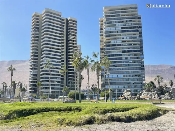 Departamento En Venta De 4 Dorm. En Iquique