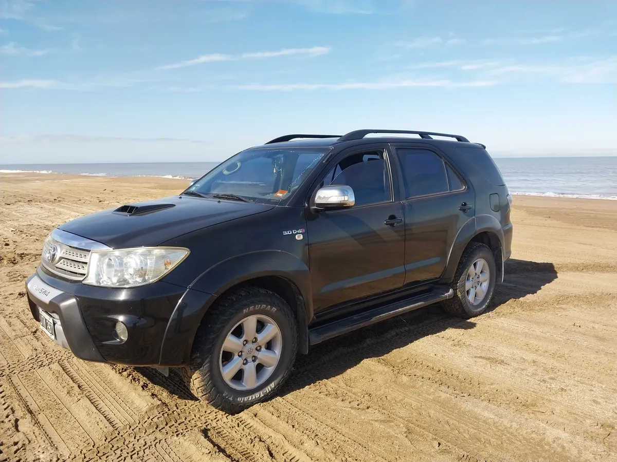 Toyota Hilux SW4 3.0 Srv I 171cv 4x4