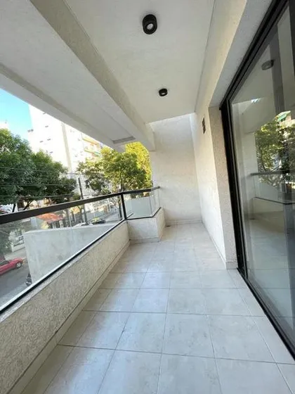 Venta 2 Amb. 57 M2 Al Frente C/cochera. Lanús Centro.