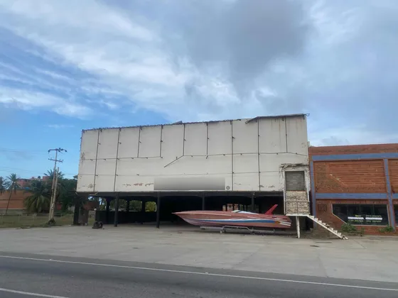 Gran Local Para Inversión 3.000m2 De Construcción
