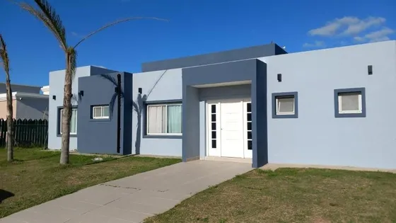 Casa En Venta - 2 Dormitorios 2 Baños - 635mts2 - Esteban Echeverria 