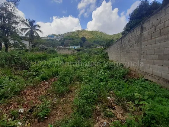 En San Juan De Los Morros Terreno En Venta Urb Las Palmas Db 24-17362